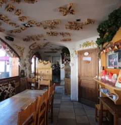 Le Loup Blanc restaurant, dining room