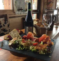 Le Loup Blanc restaurant, salad