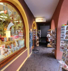 Façade of Les Flocons Souvenirs