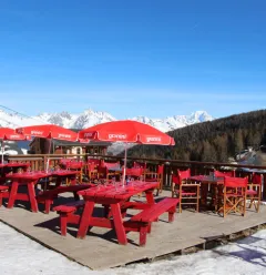 Le Petit Chaperon Rouge, terrace