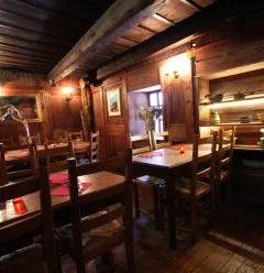 Le Petit Chaperon Rouge, upper dining room