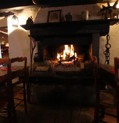 Le Petit Chaperon Rouge, fireplace