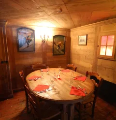 Le Petit Chaperon Rouge, small dining room