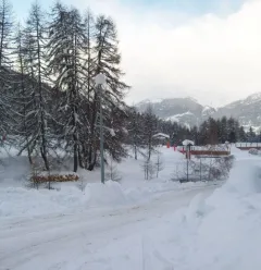 rue pour aller au télésiège