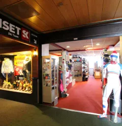Skiset shop in the shopping gallery