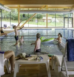 Piscine intérieure 