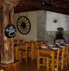 Tsaretta dining room