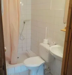 Tsaretta bathroom
