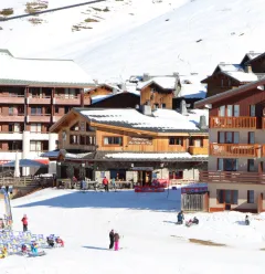 View of 5 à 7 siète from ski sklopes