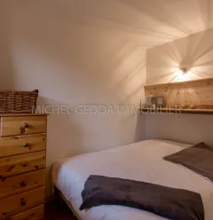 Bedroom with double bed