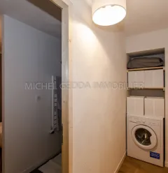 Corridor with cabin + laundry facilities