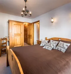 MONTAGNE, parent's bedroom