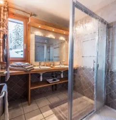 MONTAGNE shower room