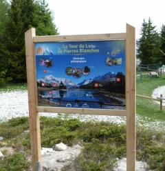 Lac des Pierres Blanches Tour Welcome Sign
