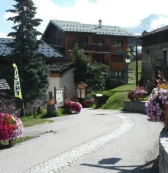 ENTRANCE PEDESTRIAN STREET