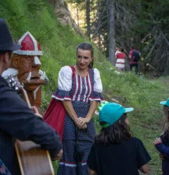 Walk in the Alpine pastures with a storyteller
