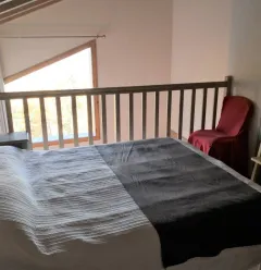 Mezzanine bedroom 1