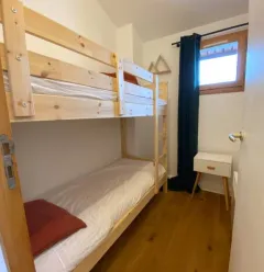 BEDROOM WITH BUNK BEDS