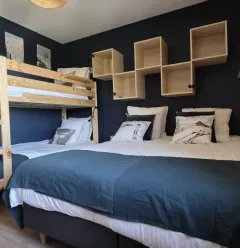 Bedroom 2: separable double bed (160 cm) + bunk beds