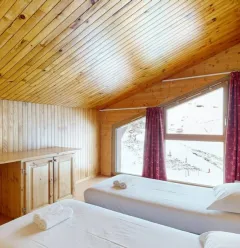 Bedroom with single beds