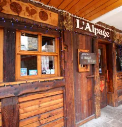 Entrance to L'Alpage