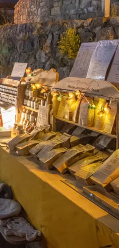 Hand-craft market by night_Champagny-en-Vanoise