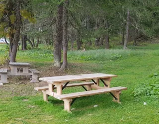 Picnic table at the start of the Frasses trail