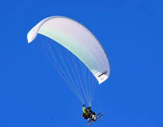 Tandem paragliding flight