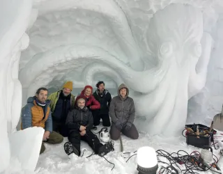 Carved snow grotto_Champagny-en-Vanoise