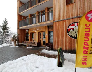 Access to  the Ski Republic Shop