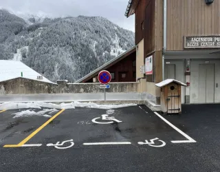 disabled parking space_Champagny-en-Vanoise