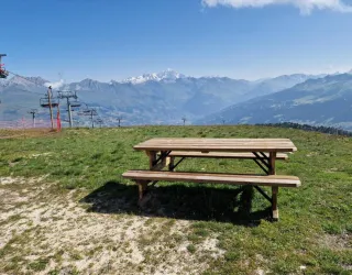 Picnic area at Bijolin_Montchavin-les-Coches