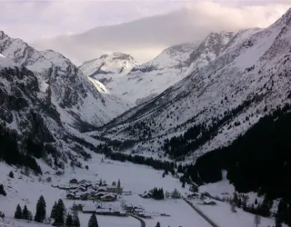 Snowshoe outing: Discover the snow-covered Champagny valley_Champagny-en-Vanoise