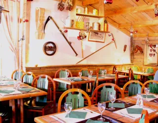 Le Baryon dining room