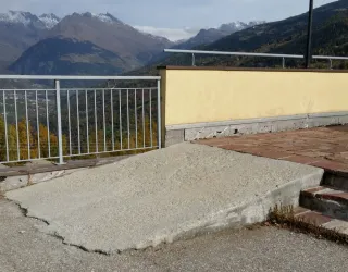 Rampe d'accès depuis le parking
