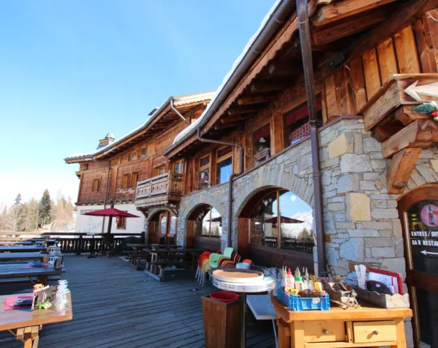 Le Loup Blanc restaurant terrace
