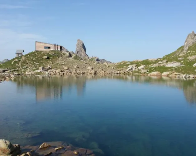 Presset lake and refuge, La Plagne valley