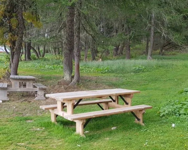 Picnic table at the start of the Frasses trail