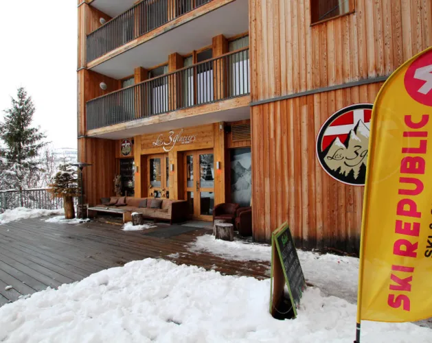 Access to  the Ski Republic Shop
