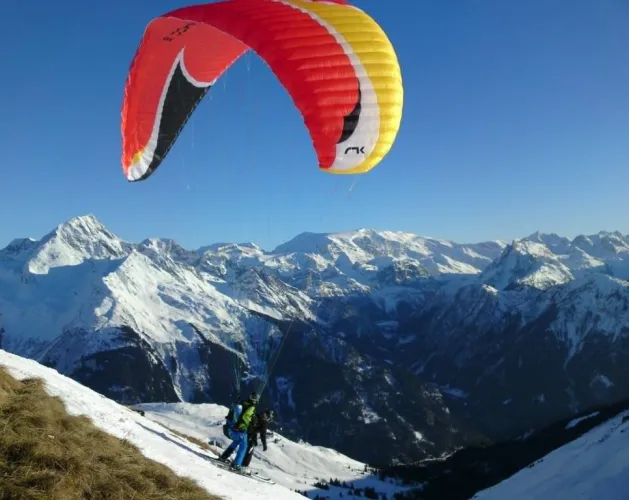 Parapente sur les sommets de la Plagne