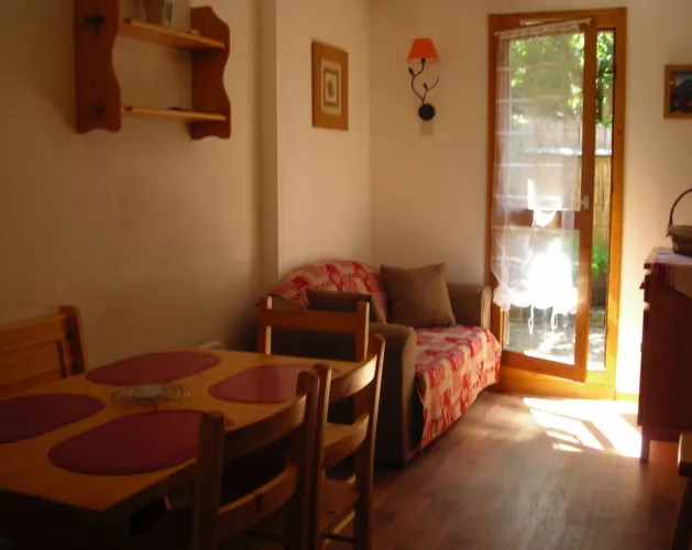 Living/dining area