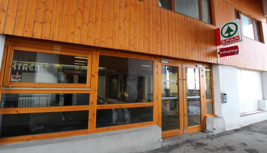 Façade du magasin Spar à Plagne Centre
