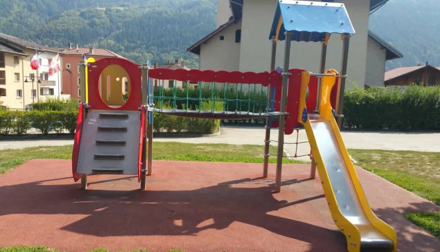 Aire de jeux - église d'Aime vallée de la Plagne