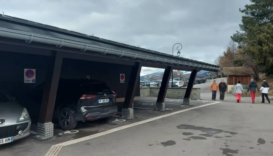 Places de parking PMR Montalbert