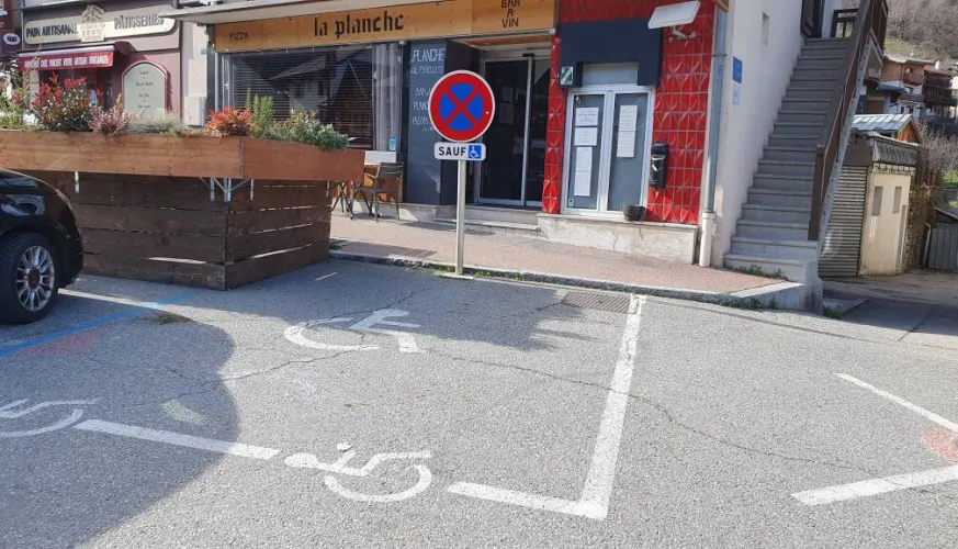 Place de parking PMR