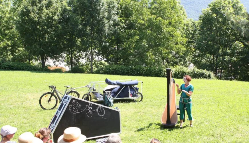 SShow: "Précieuse" by the Oléïa company_Aime-la-Plagne
