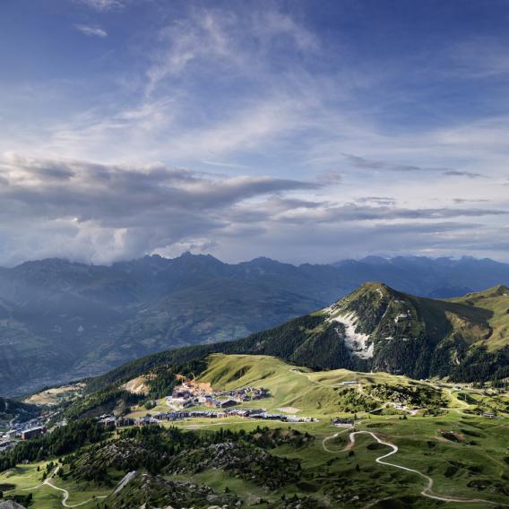 Panorama de la Plagne en été