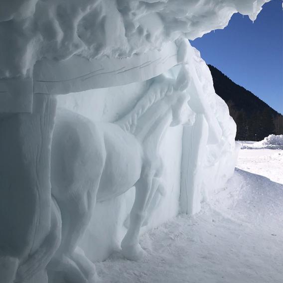 Grotte de glace sculptée La Plagne Champagny en Vanoise