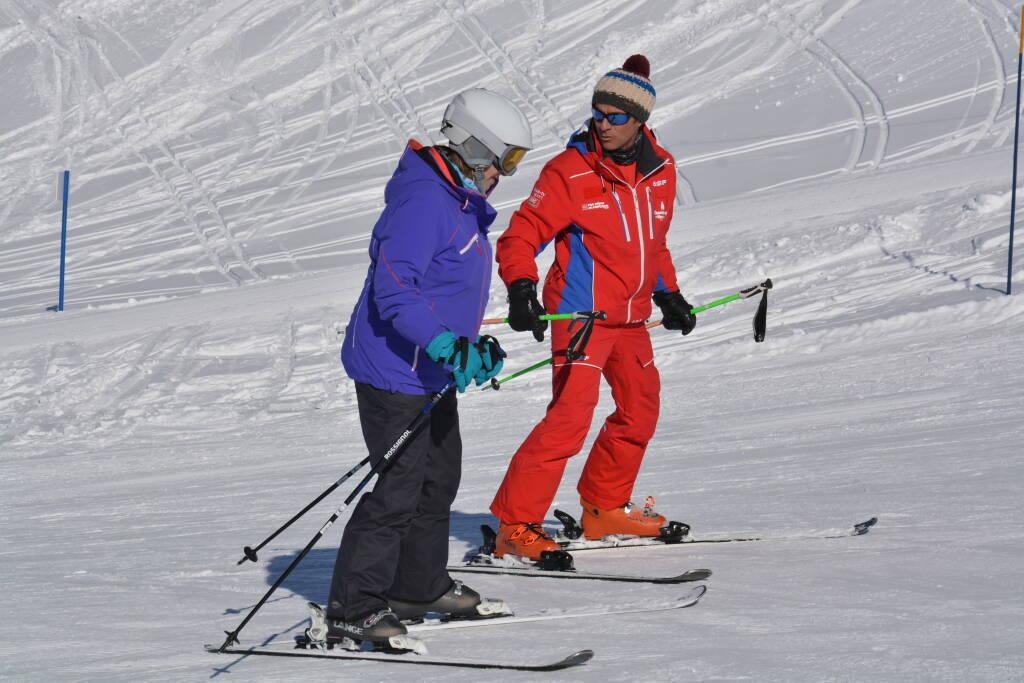 Alpine skiing group lessons with the ESF Champagny en Vanoise Downhill skiing in Champagny en