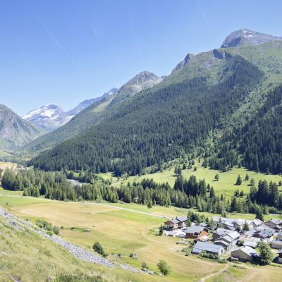 Vue estivale de La Plagne Champagny en Vanoise
